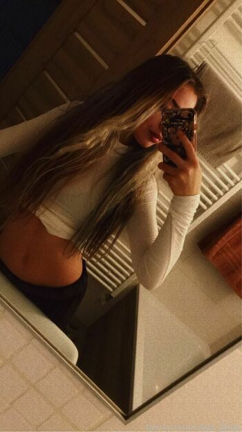 Lilian_Rose