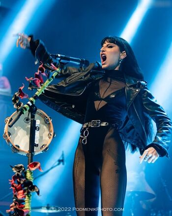 Lilith Czar/Juliet Simms