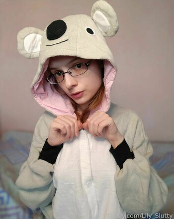 Lily_Slutty