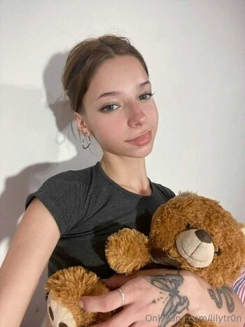 Lilytr0n
