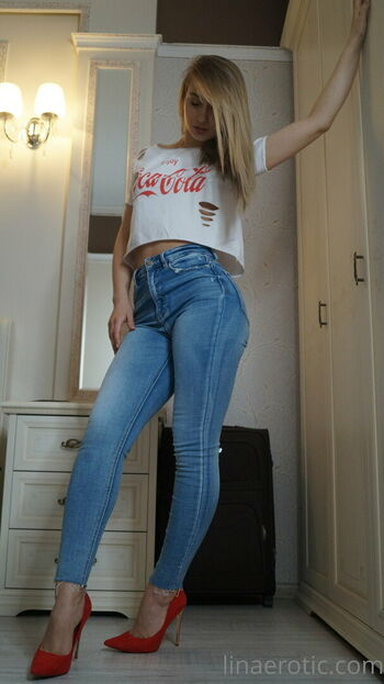 lina_erotic_public