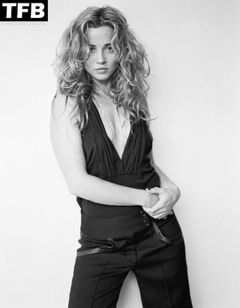 Linda Cardellini