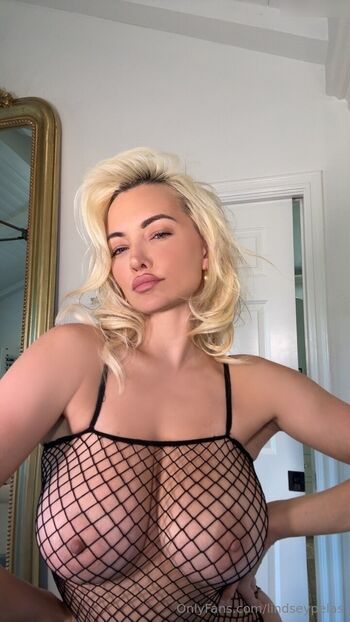 Lindsey Pelas