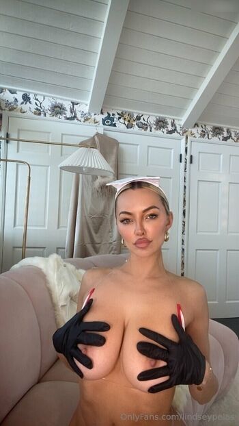 Lindsey Pelas