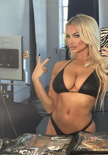 lindseypelas