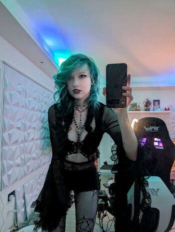 little_emo_kitten