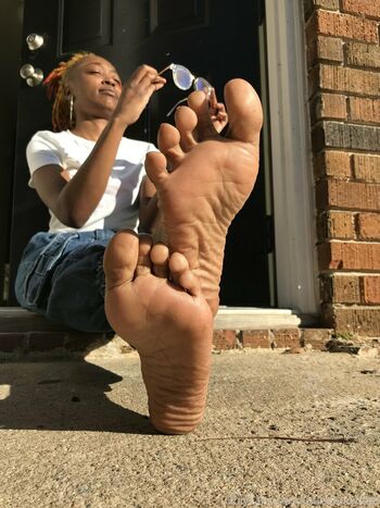 littleebonyfeet