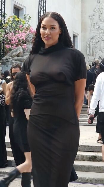 Liz Cambage