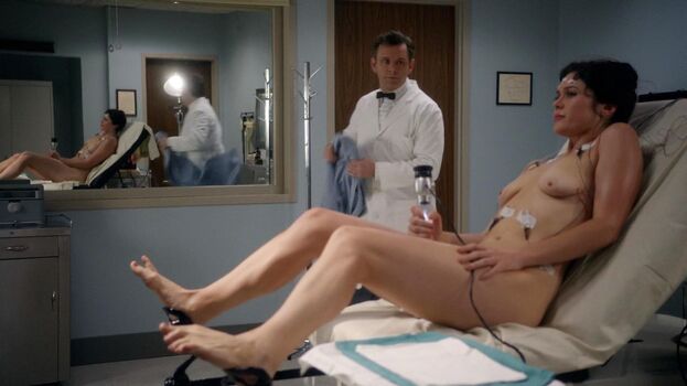 Lizzy Caplan