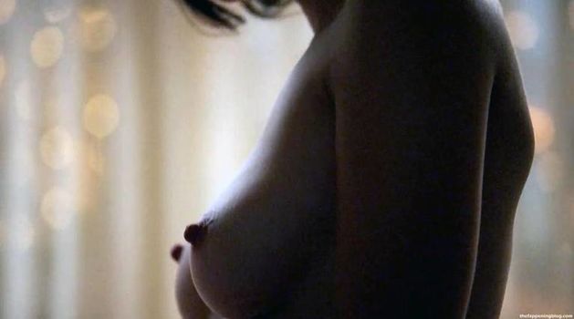 Lizzy Caplan