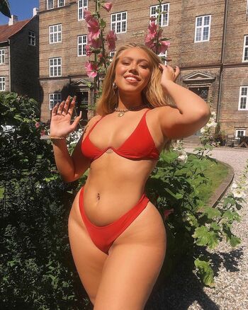 Lola Lowe