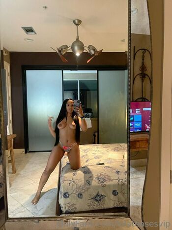 Lola Teases