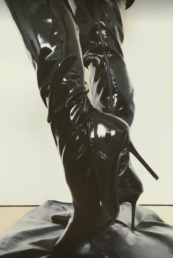 lolainlatex