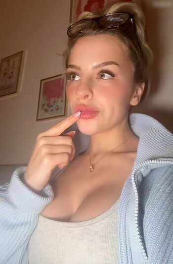 Lucia Leona