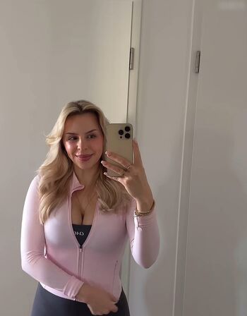 Lucia Leona