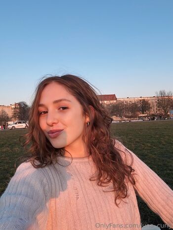 luna_curly