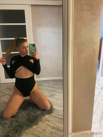 lyly_peach