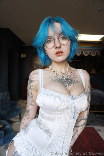 Lyra Crow