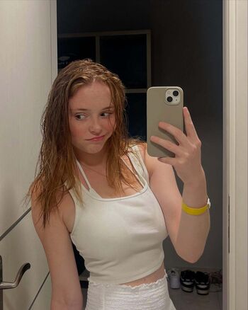 Madeleine_b123