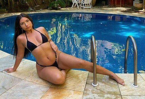 Malu Gomesc