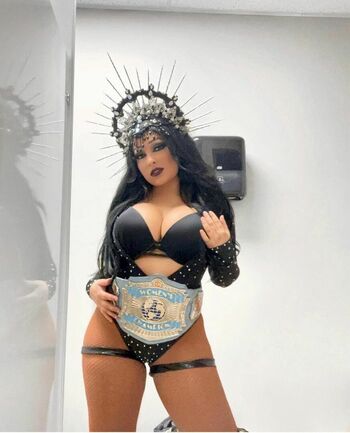 Mandy Leon