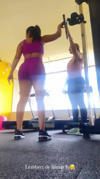 Mariely E Mirella Santos