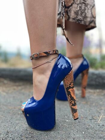 marriedandheelsof