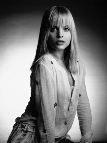 Mena Suvari