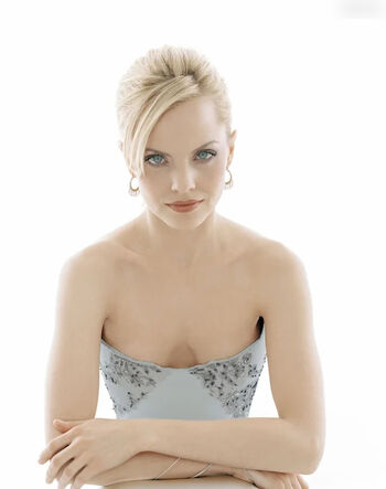 Mena Suvari