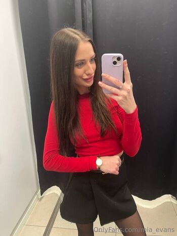 mia_evans