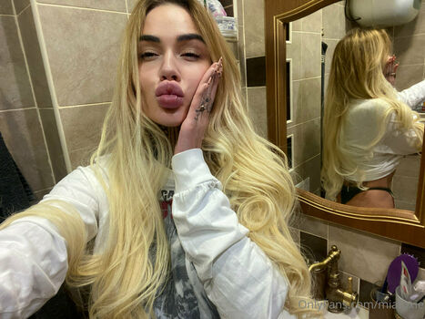 mia_foxybae