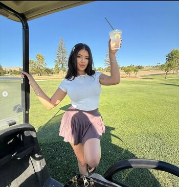 mia_krystal