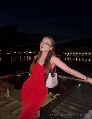 mia_moxie