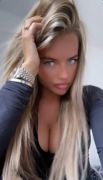 Mia Woodhall