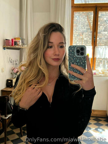 miawallacebabe