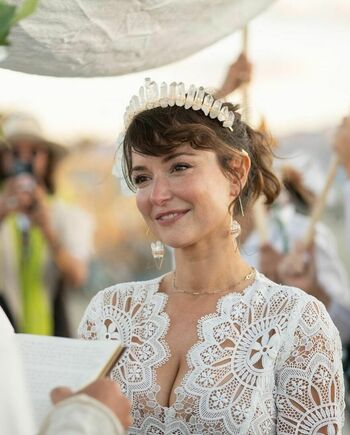 Milana Vayntrub
