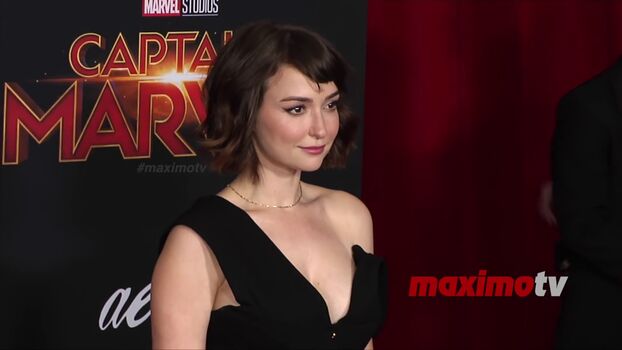 Milana Vayntrub