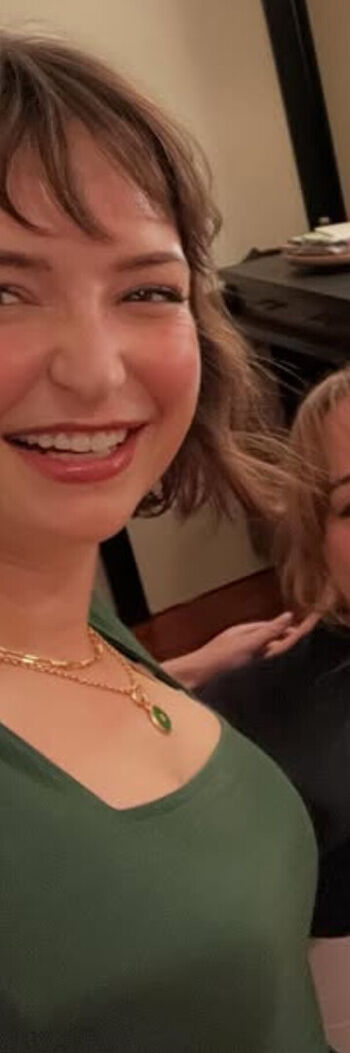 Milana Vayntrub