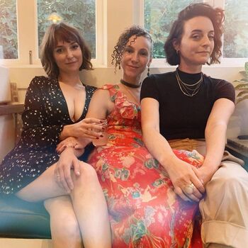 Milana Vayntrub