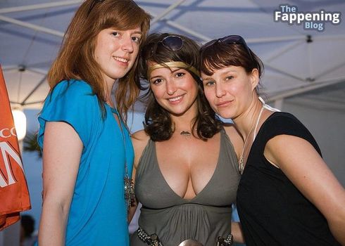 Milana Vayntrub
