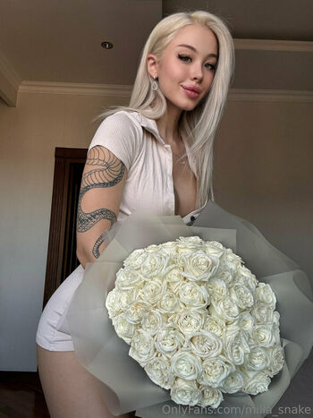 milla_snake