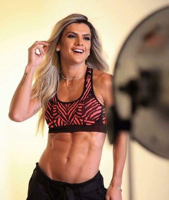 Mirella Santos