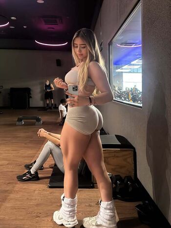 Mishell Cardona