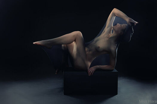 Miss Flora Femdom