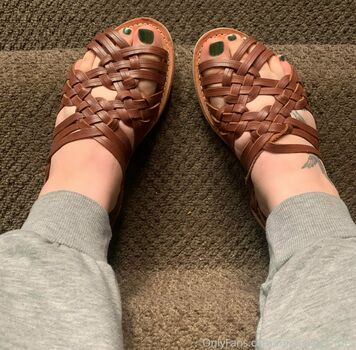 miss_piggy_toes