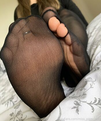 miss_piggy_toes