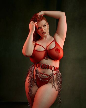 MissDeadlyRed