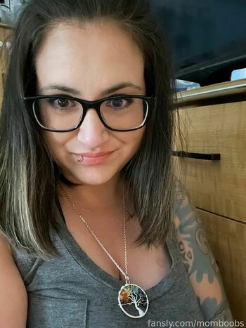 momboobs