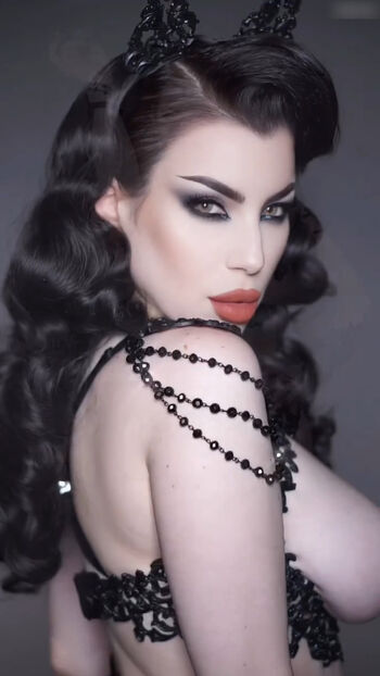 Morgana Threnody in Velvet