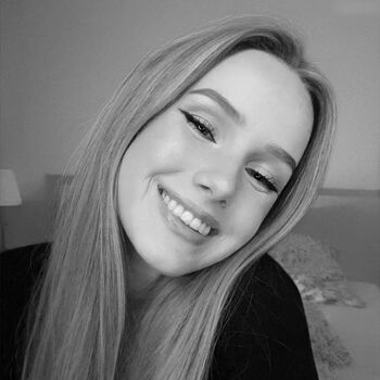 Nadine von relaxASMR